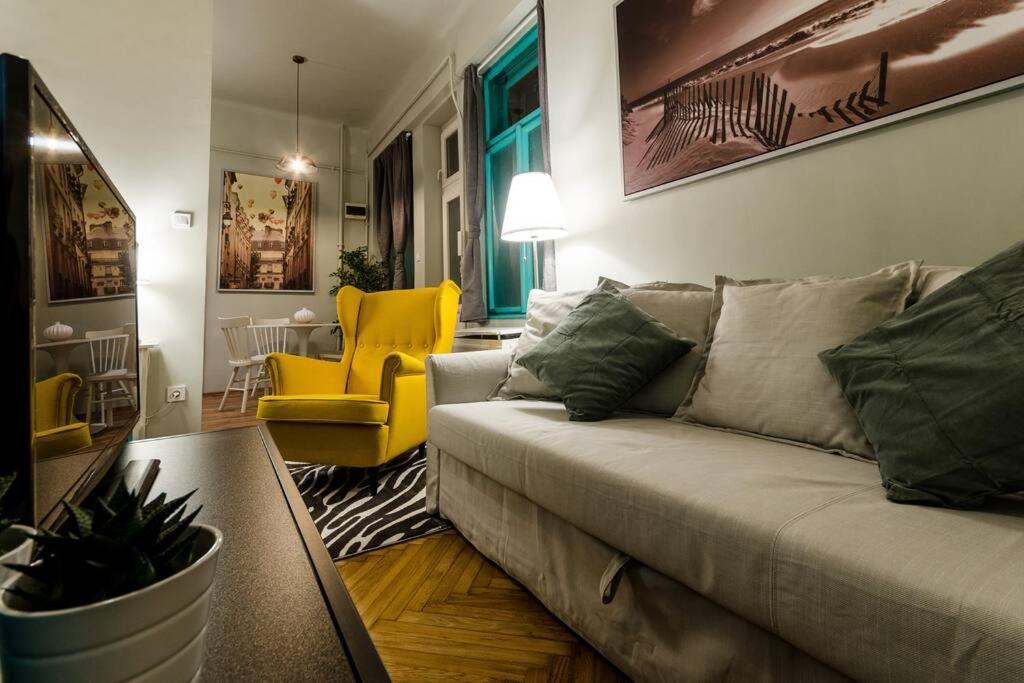 Cosy Apartment In Party District K30 Boedapest Buitenkant foto