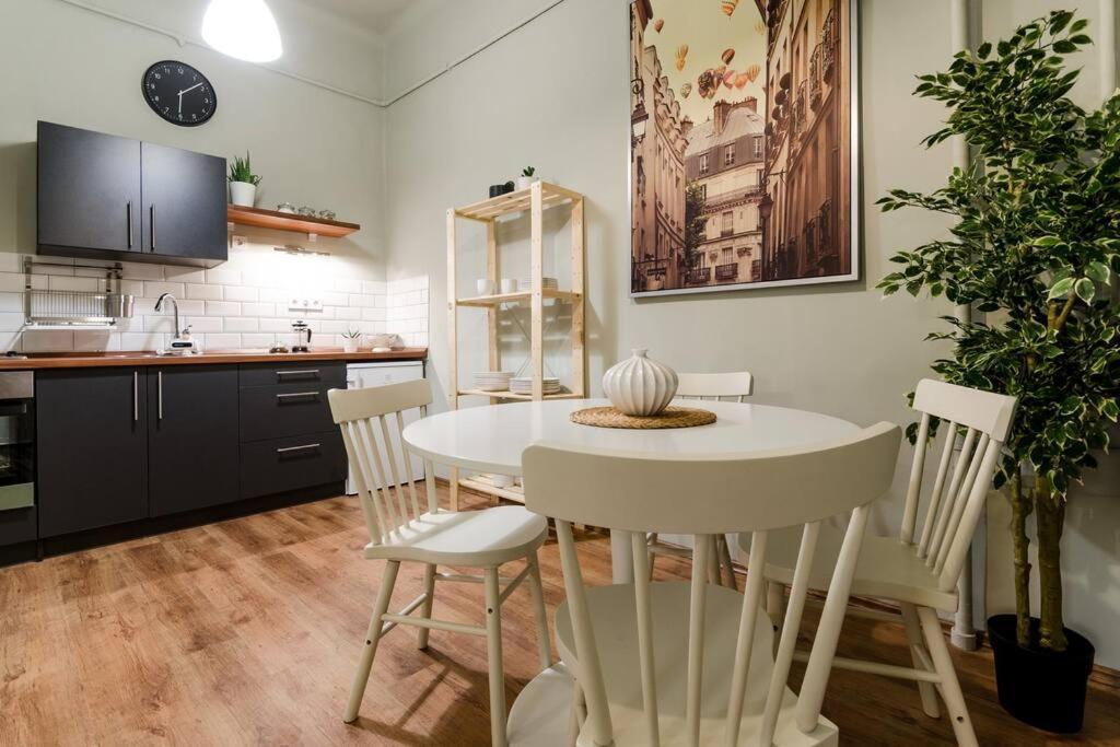 Cosy Apartment In Party District K30 Boedapest Buitenkant foto
